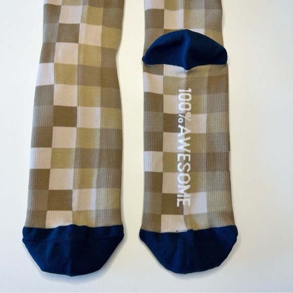 FIGS New Checks Compression Socks 100% AWESOME Small Tan Navy Blue White - Picture 3 of 4